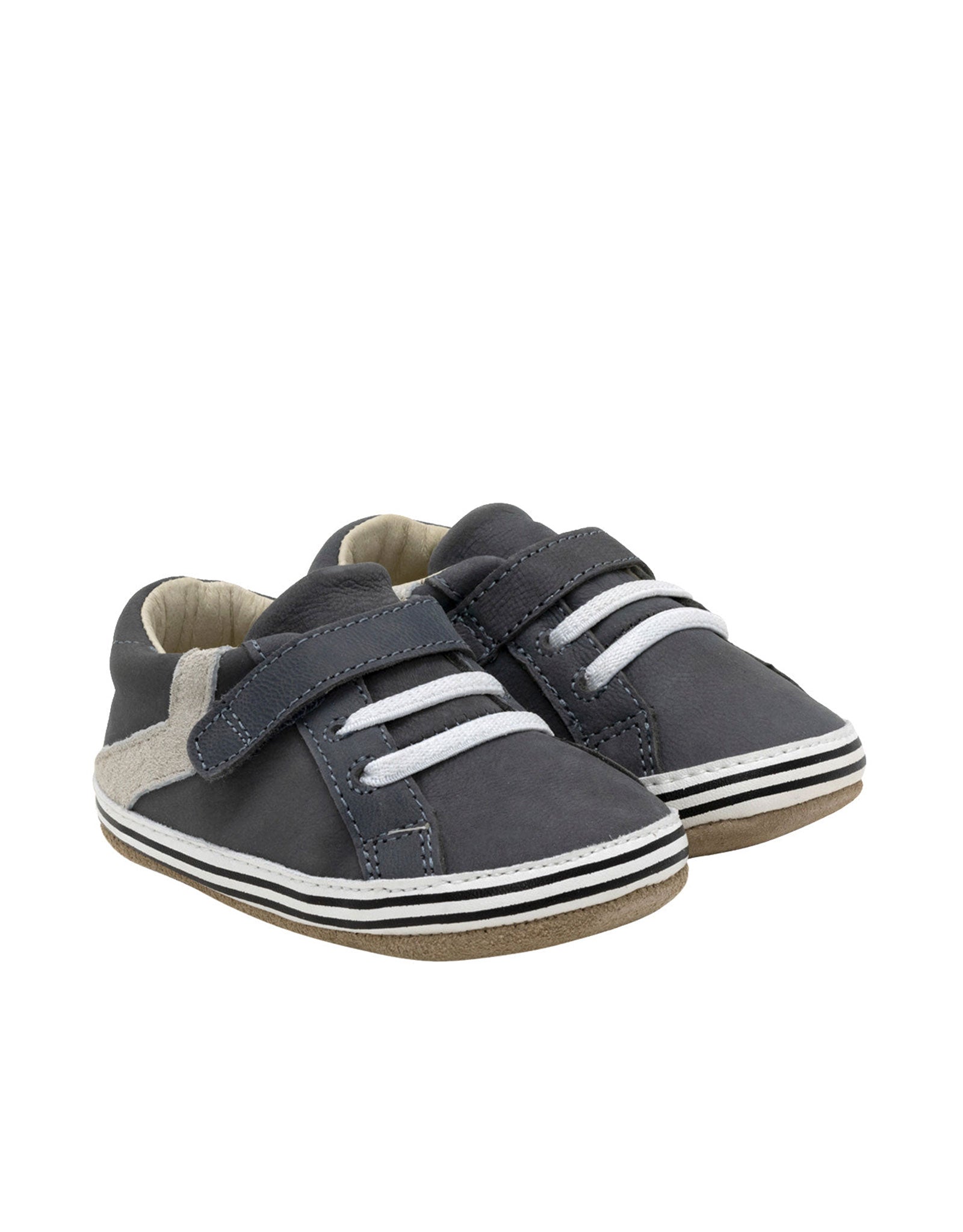 Adam First Kicks Grey Leather, perspective view