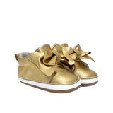 Aria First Kicks in Yellow Gold, perspective view