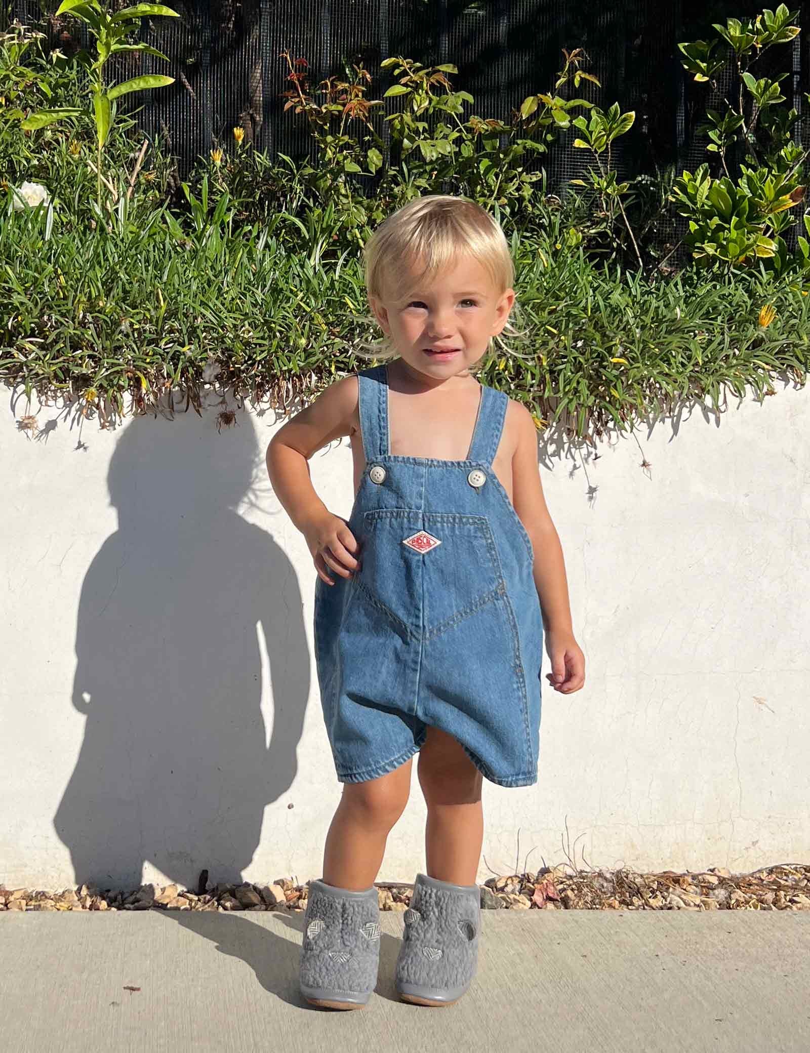 baby girl wearing Wren Soft Sole Boots in Grey